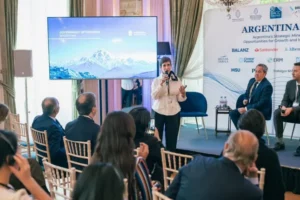Jimena Latorre llevó la agenda minera de Mendoza a Londres