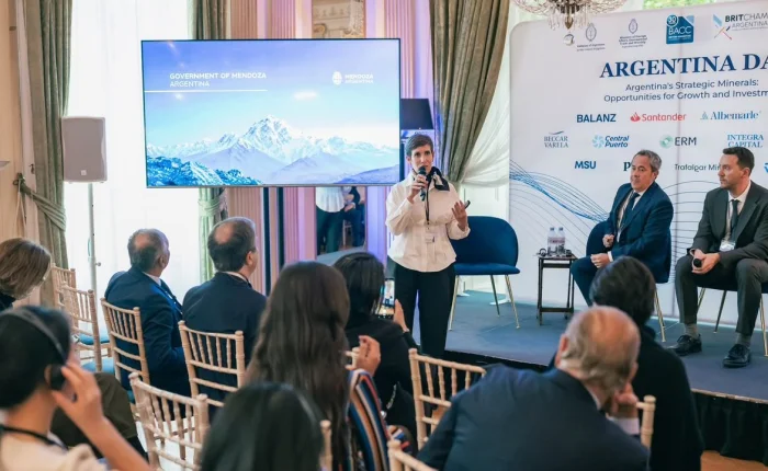 Jimena Latorre llevó la agenda minera de Mendoza a Londres