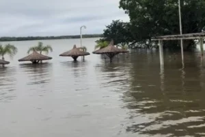 Fenómeno de El Niño | Ituzaingó se quedó sin playas por la crecida del Paraná y aumenta la preocupación por la temporada de verano
