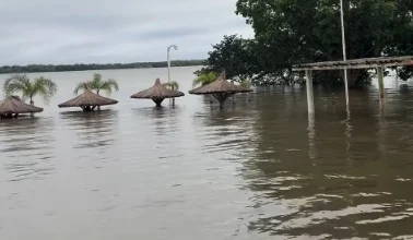 Fenómeno de El Niño | Ituzaingó se quedó sin playas por la crecida del Paraná y aumenta la preocupación por la temporada de verano