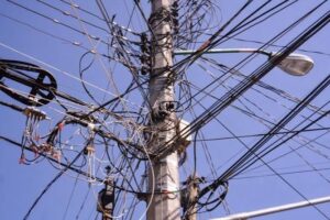 Concejo Municipal de Rafaela: proponen identificar y retirar los cables en desuso de la vía pública