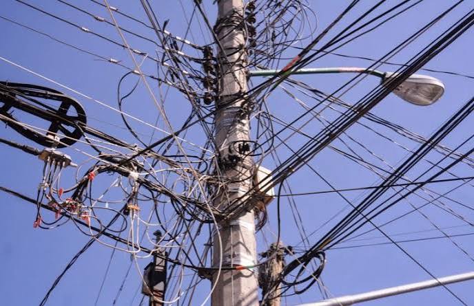 Concejo Municipal de Rafaela: proponen identificar y retirar los cables en desuso de la vía pública