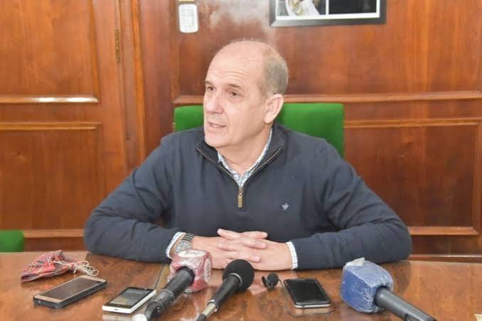Pablo Zurro, intendente de Pehuajó, prohibió la circulación por 48 horas y lanzó una advertencia a tamberos: “No me rompan los caminos”