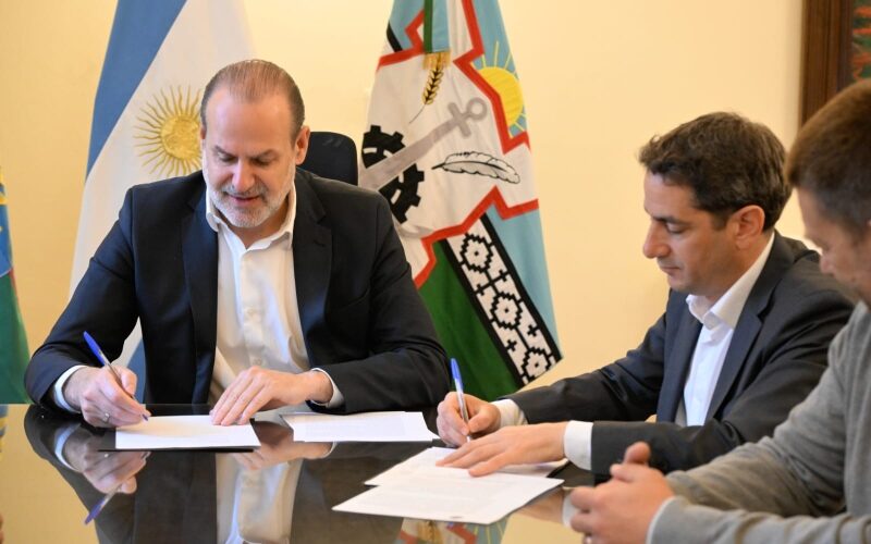 El intendente Susbielles firmó un acuerdo con Profertil por un proyecto de US.700 millones